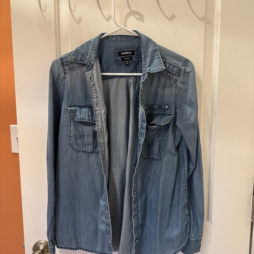 Express Women’s Light Wash Boyfriend Denim Shirt